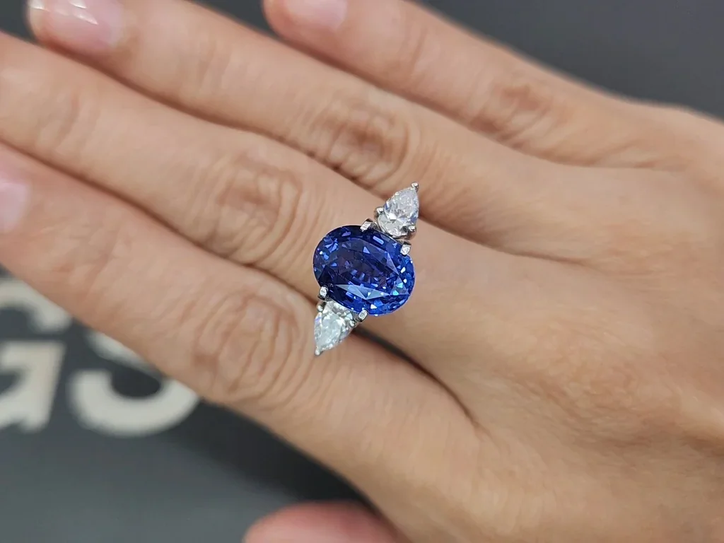 Негретый сапфир Cornflower Blue в огранке овал 5,50 карат, Шри-Ланка Изображение №5