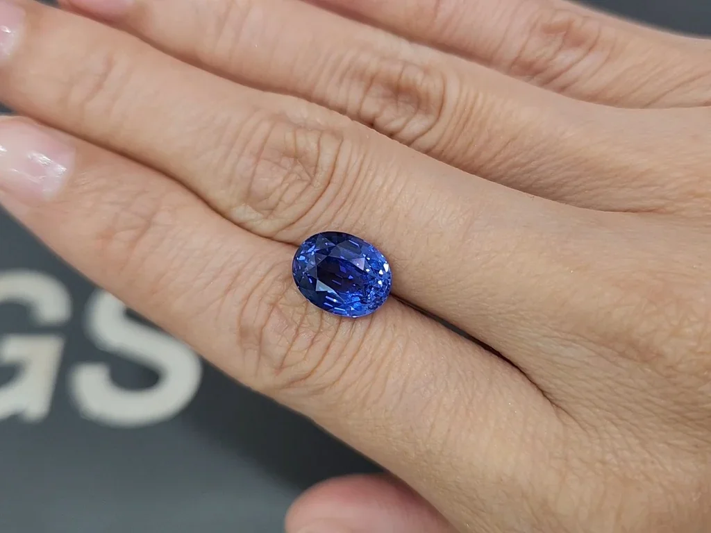 Негретый сапфир Cornflower Blue в огранке овал 5,50 карат, Шри-Ланка Изображение №2