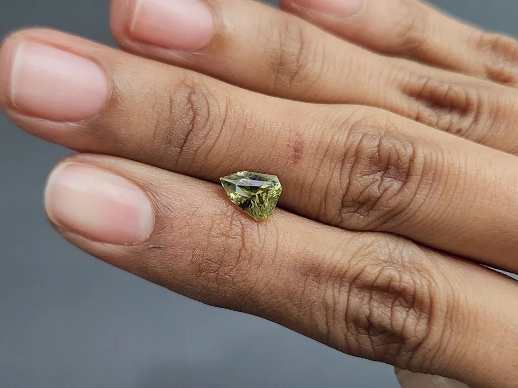 Хризоберилл в фантазийной огранке 1,61 карат, Шри-Ланка Изображение №2