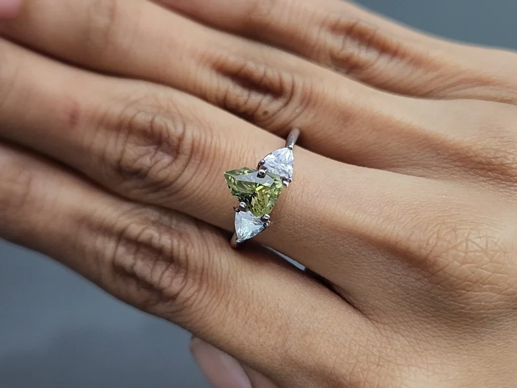 Хризоберилл в фантазийной огранке 1,61 карат, Шри-Ланка Изображение №5