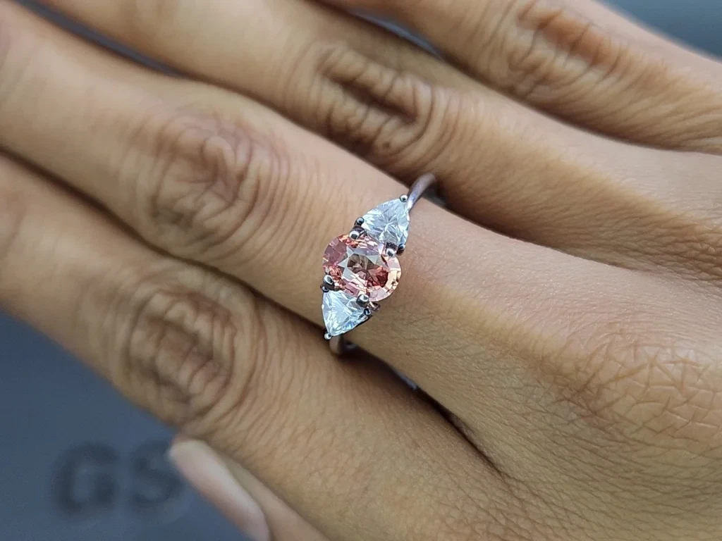 Негретый сапфир Падпараджа в огранке овал 1,03 карат, Шри-Ланка  Изображение №5