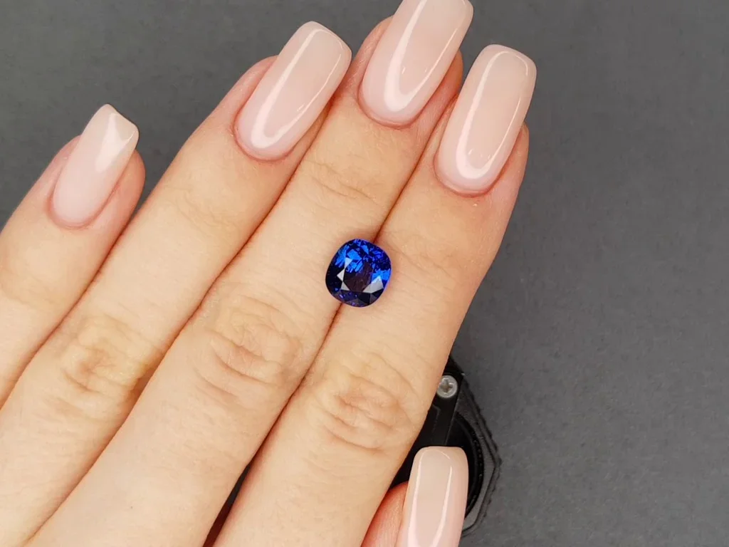 Синий сапфир Royal Blue 2,80 карат, Шри-Ланка, ICA Изображение №2