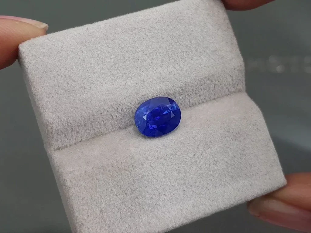 Редкий Electric blue сапфир в огранке овал 3,03 карата, Шри-Ланка Изображение №3