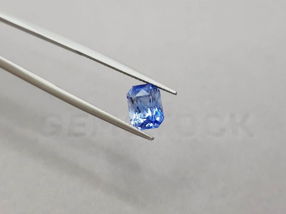Негретый сапфир голубого цвета в огранке радиант 2,53 карата, Шри-Ланка Изображение №4