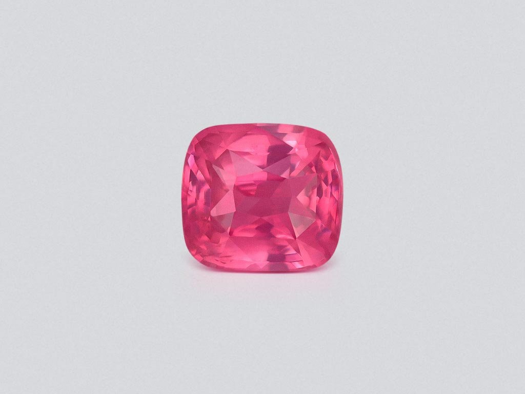 Розовая шпинель Махенге (Vivid Pink) в огранке кушон 2,02 карата, Танзания Изображение №1