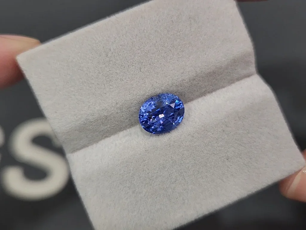 Негретый сапфир Cornflower Blue в огранке овал 3,05 карат, Шри-Ланка Изображение №4