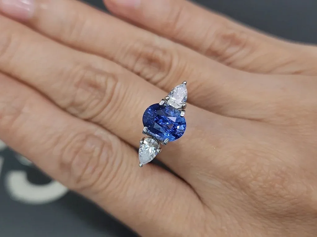 Негретый сапфир Cornflower Blue в огранке овал 3,05 карат, Шри-Ланка Изображение №5