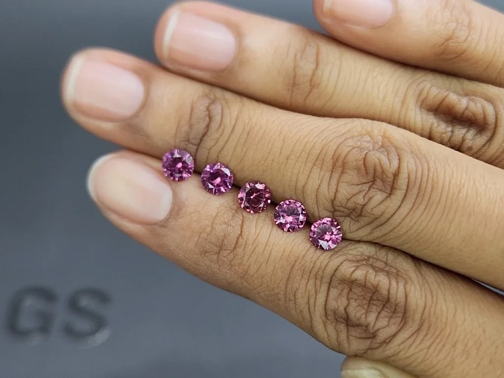 Сет из граната родолита в огранке круг 2,66 карат, Мадагаскар  Изображение №2