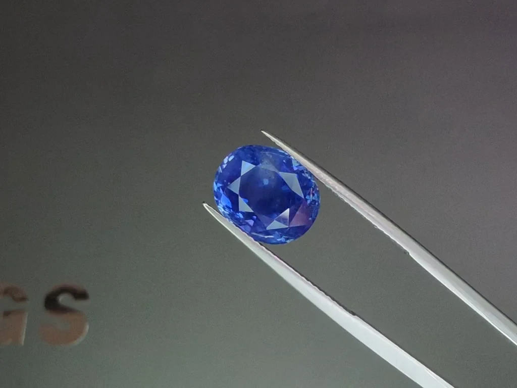 Негретый сапфир Cornflower Blue в огранке овал 9,20 карат, Шри-Ланка Изображение №3