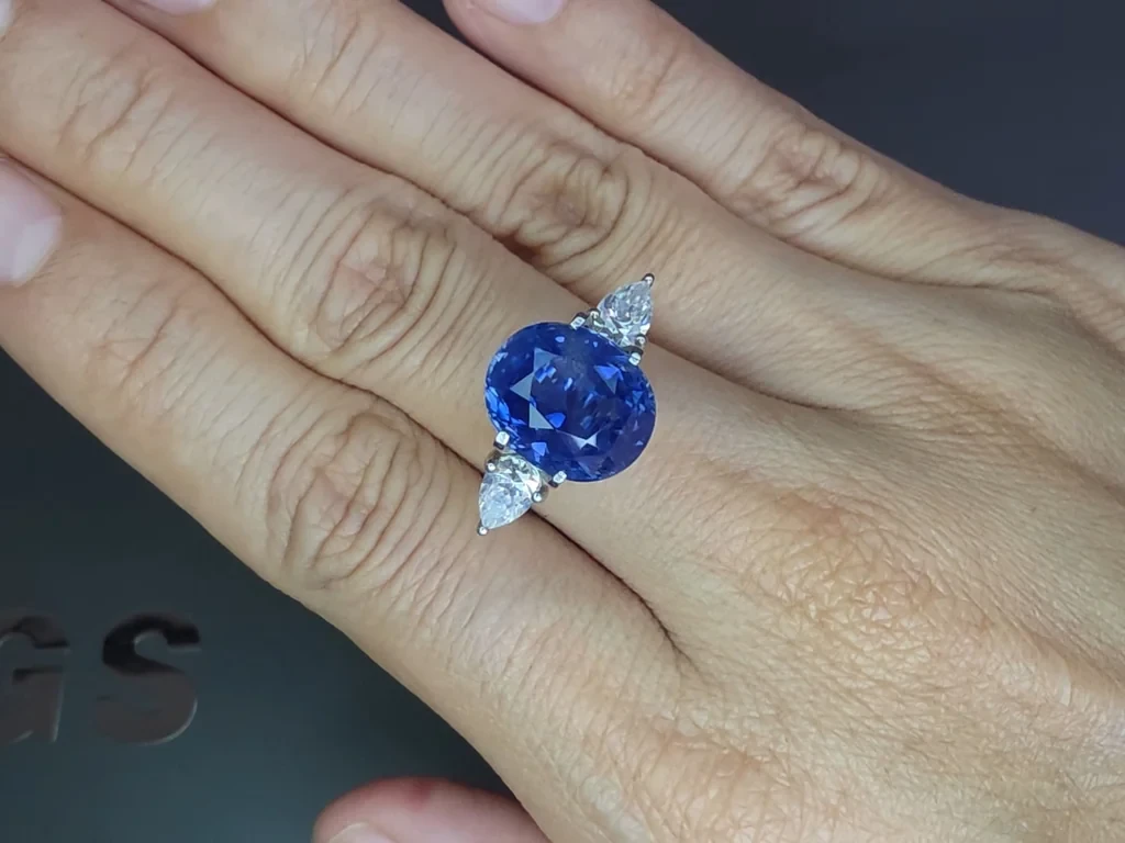 Негретый сапфир Cornflower Blue в огранке овал 9,20 карат, Шри-Ланка Изображение №5