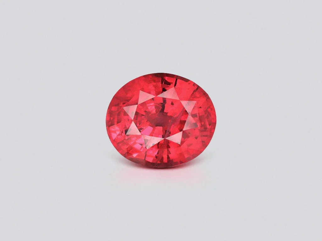 Уникальный негретый рубин цвета Vibrant vivid red в огранке овал 6,06 карата, GRS, Танзания Изображение №1