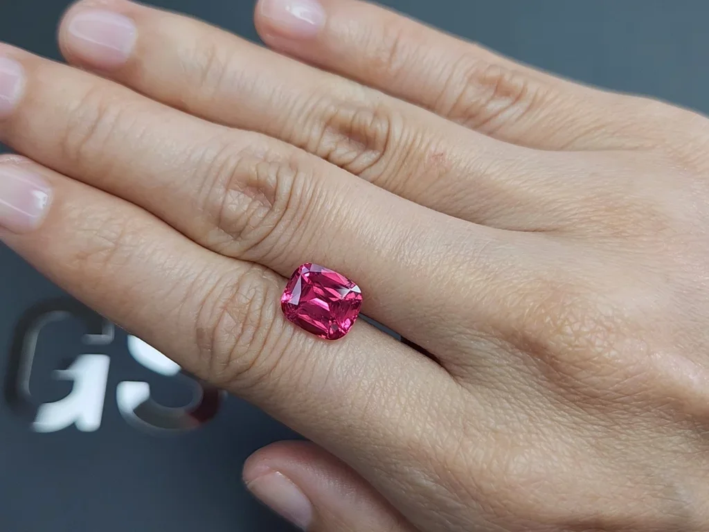 Шпинель Махенге Vibrant Pink-Red в огранке кушон 4,13 карата, Танзания  Изображение №2