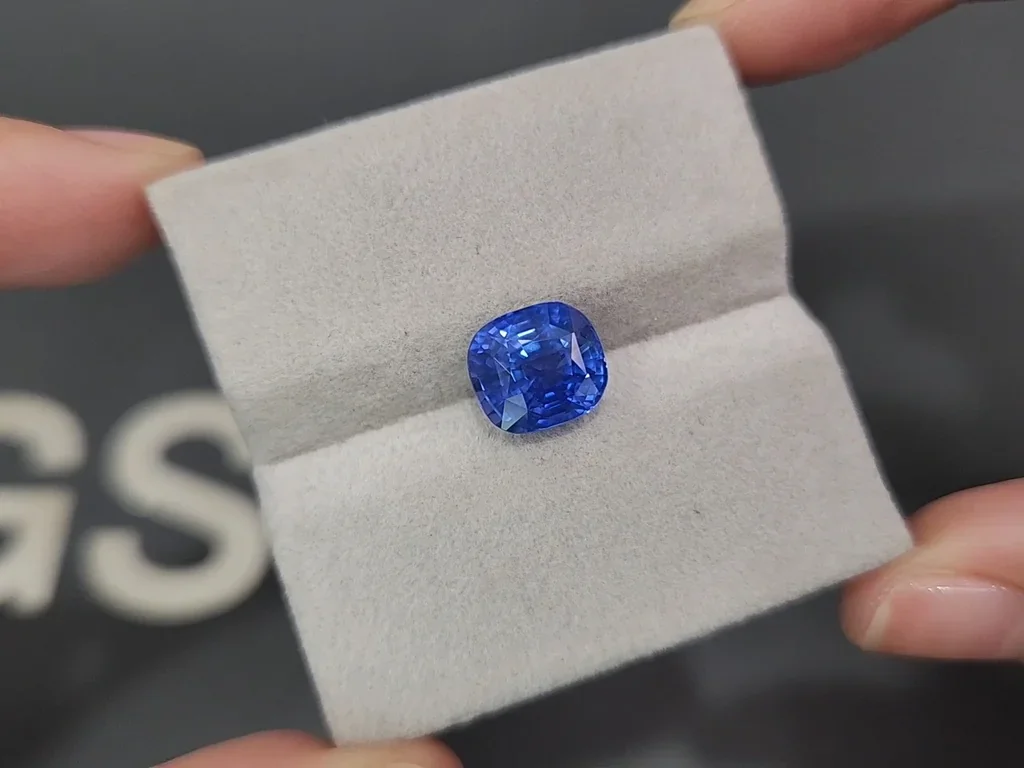 Негретый сапфир Cornflower Blue в огранке кушон 5,14 карат, Шри-Ланка Изображение №4