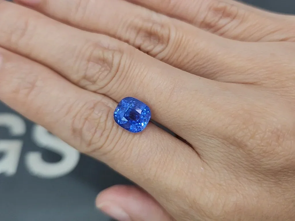 Негретый сапфир Cornflower Blue в огранке кушон 5,14 карат, Шри-Ланка Изображение №2