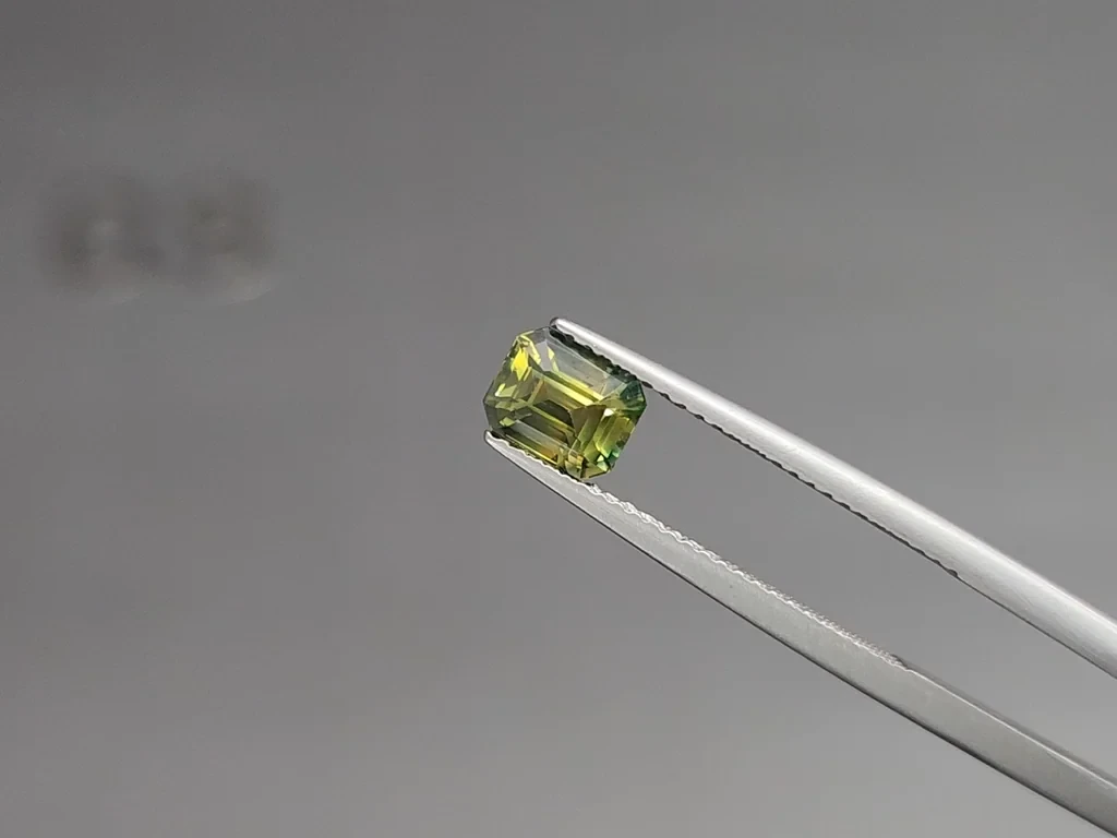 Негретый сапфир Bi-Color в огранке октагон 1,56 карат, Шри-Ланка Изображение №3