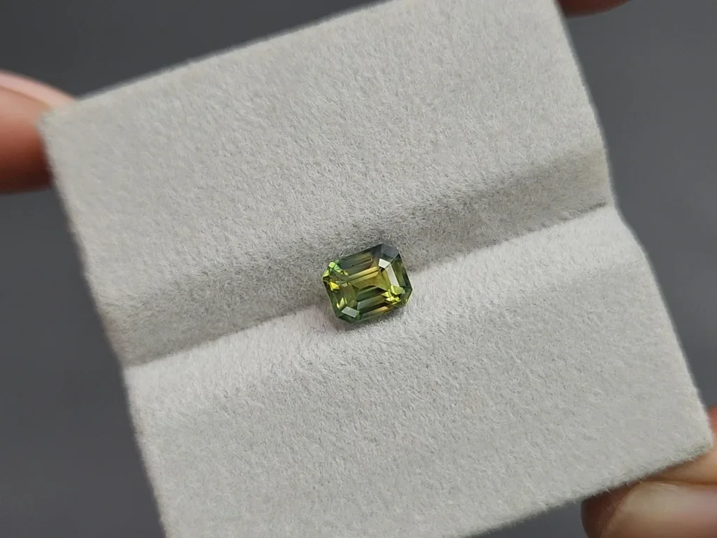 Негретый сапфир Bi-Color в огранке октагон 1,56 карат, Шри-Ланка Изображение №4