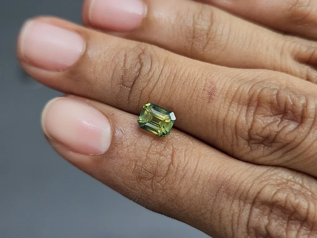 Негретый сапфир Bi-Color в огранке октагон 1,56 карат, Шри-Ланка Изображение №2