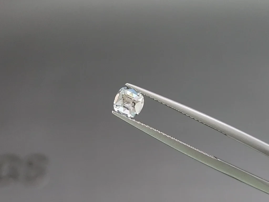 Аквамарин в огранке кушон 0,56 карат, Мадагаскар  Изображение №3