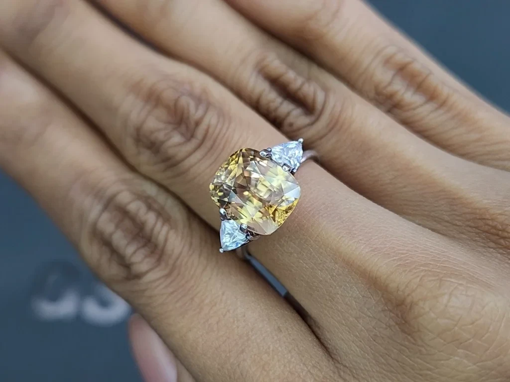 Желтый циркон в огранке кушон 8,50 карат, Танзания Изображение №5