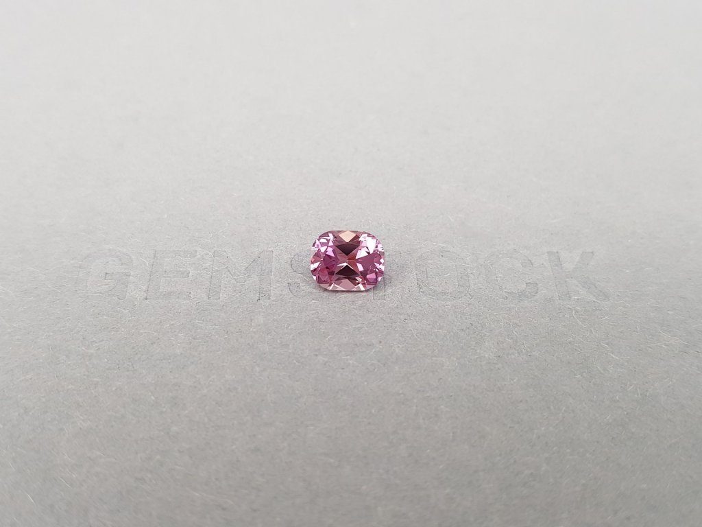 Кольцо с розовым сапфиром 1,41 карата и бриллиантами в белом золоте 750 пробы Изображение №5