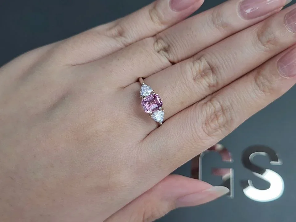 Шпинель цвета Baby Pink в огранке октагон 1,41 карата, Танзания Изображение №5