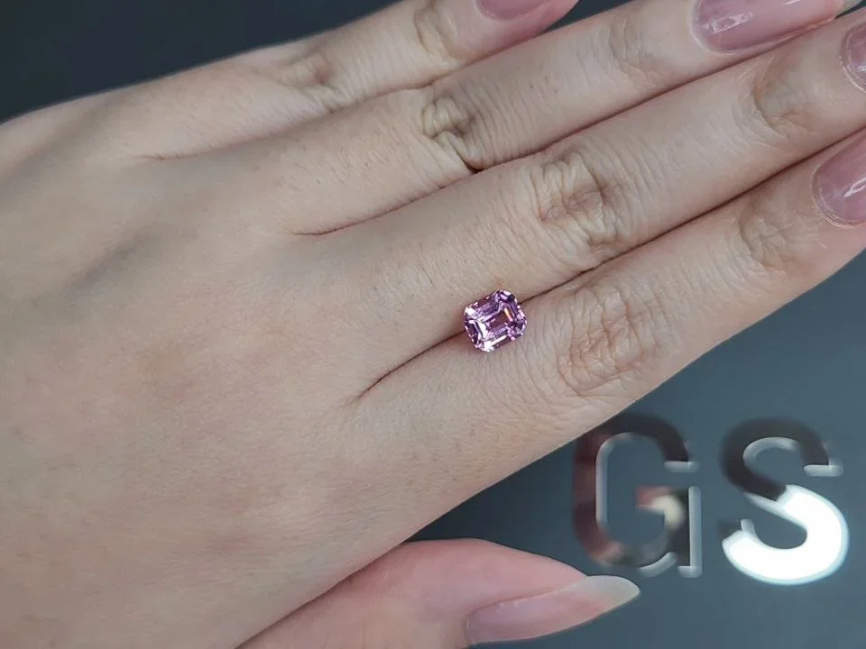 Шпинель цвета Baby Pink в огранке октагон 1,41 карата, Танзания Изображение №2