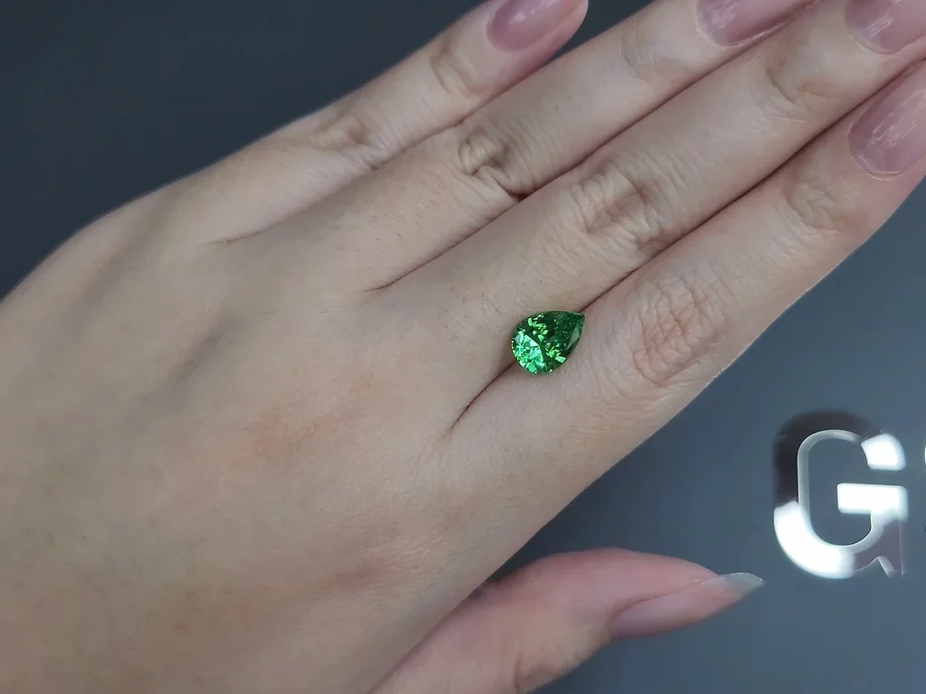 Гранат цаворит Intense Green в огранке груша 2,26 карата, Танзания  Изображение №2