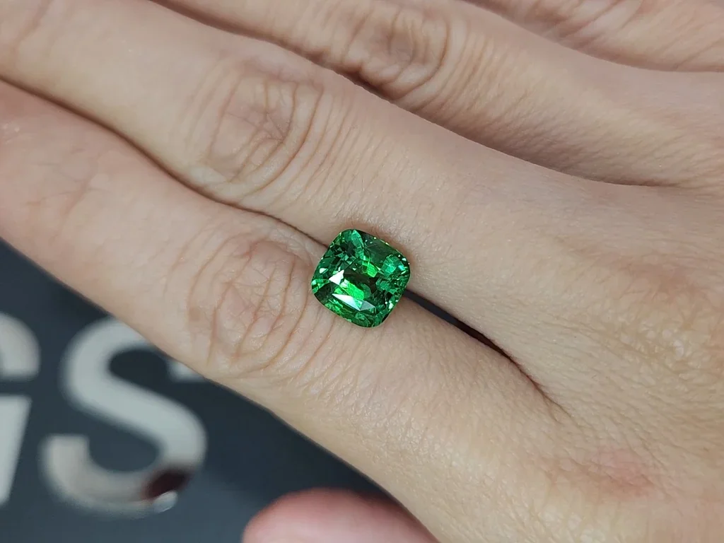 Гранат цаворит Intense Green в огранке кушон 3,00 карата, Танзания  Изображение №2