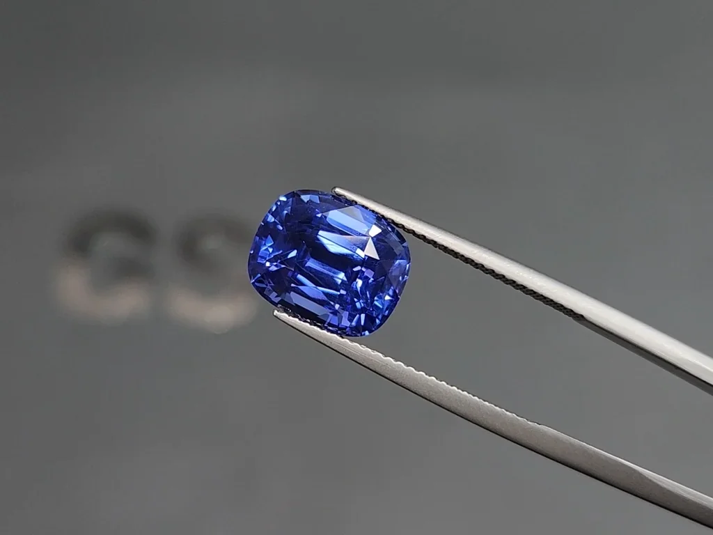 Негретый сапфир Royal Blue в огранке кушон 7,70 карат, Шри-Ланка Изображение №3