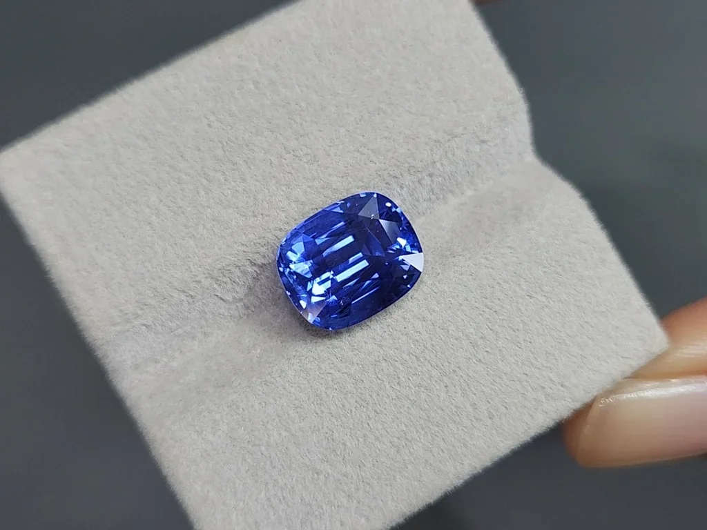 Негретый сапфир Royal Blue в огранке кушон 7,70 карат, Шри-Ланка Изображение №4