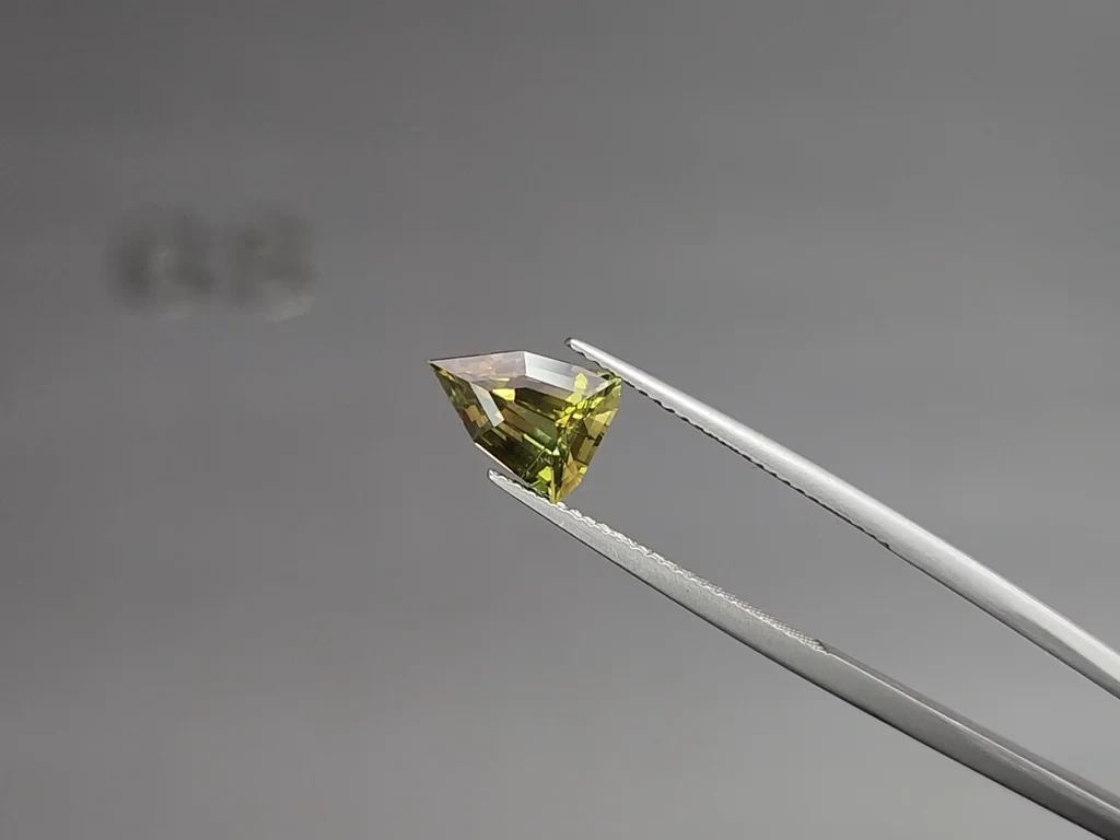 Сапфир Bi-Color в фантазийной огранке 2,14 карат, Шри-Ланка Изображение №3