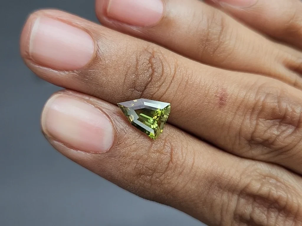 Сапфир Bi-Color в фантазийной огранке 2,14 карат, Шри-Ланка Изображение №2