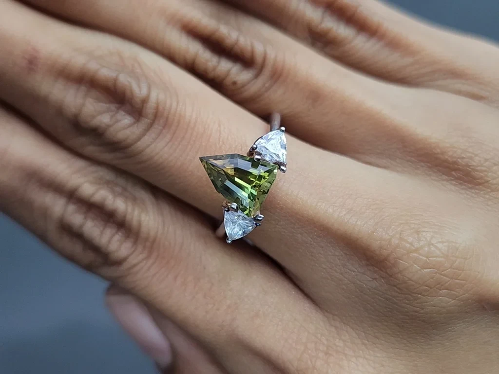 Сапфир Bi-Color в фантазийной огранке 2,14 карат, Шри-Ланка Изображение №5