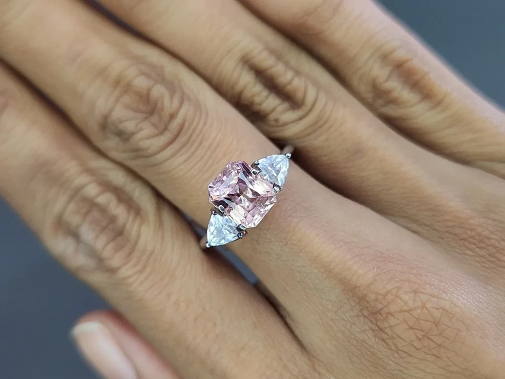 Гранат Малайя в огранке радиант 2,57 карата, Африка Изображение №5