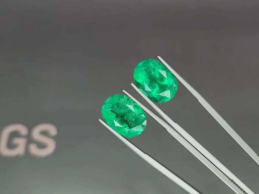 Пара крупных изумрудов в огранке овал 20,65 карат, Колумбия  Изображение №3
