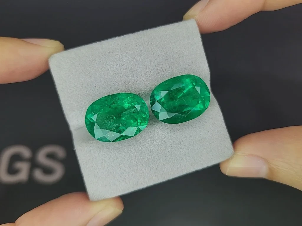 Пара крупных изумрудов в огранке овал 20,65 карат, Колумбия  Изображение №4