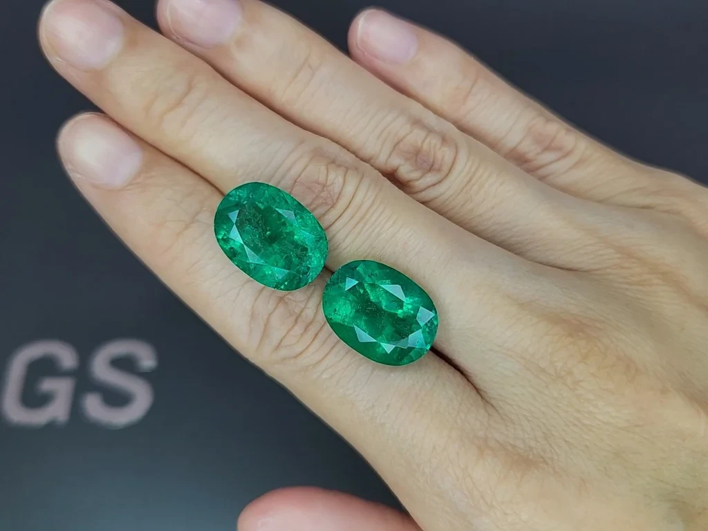 Пара крупных изумрудов в огранке овал 20,65 карат, Колумбия  Изображение №2