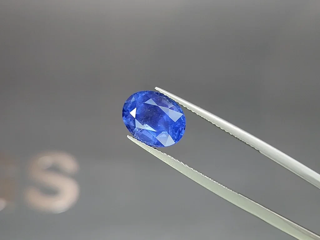Негретый сапфир Cornflower Blue в огранке овал 5,98 карат, Шри-Ланка Изображение №3