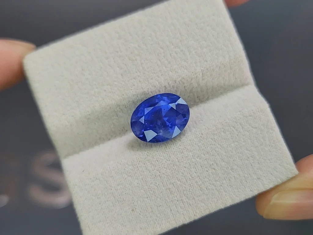 Негретый сапфир Cornflower Blue в огранке овал 5,98 карат, Шри-Ланка Изображение №4
