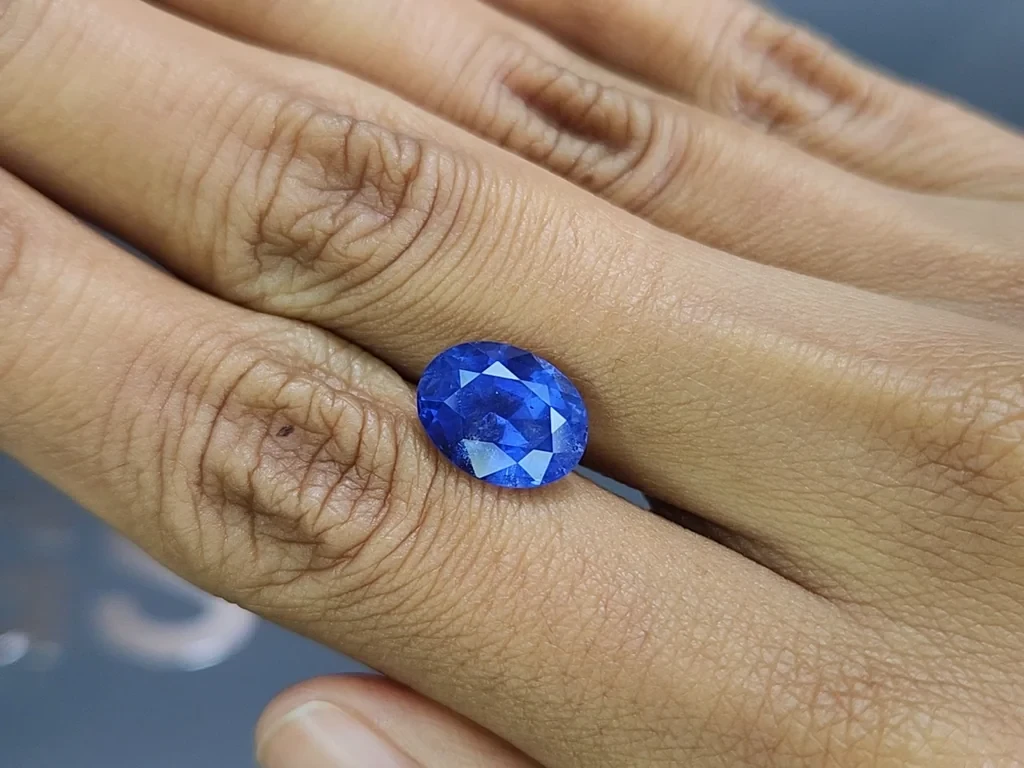 Негретый сапфир Cornflower Blue в огранке овал 5,98 карат, Шри-Ланка Изображение №2