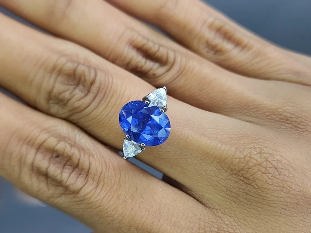 Негретый сапфир Cornflower Blue в огранке овал 5,98 карат, Шри-Ланка Изображение №5
