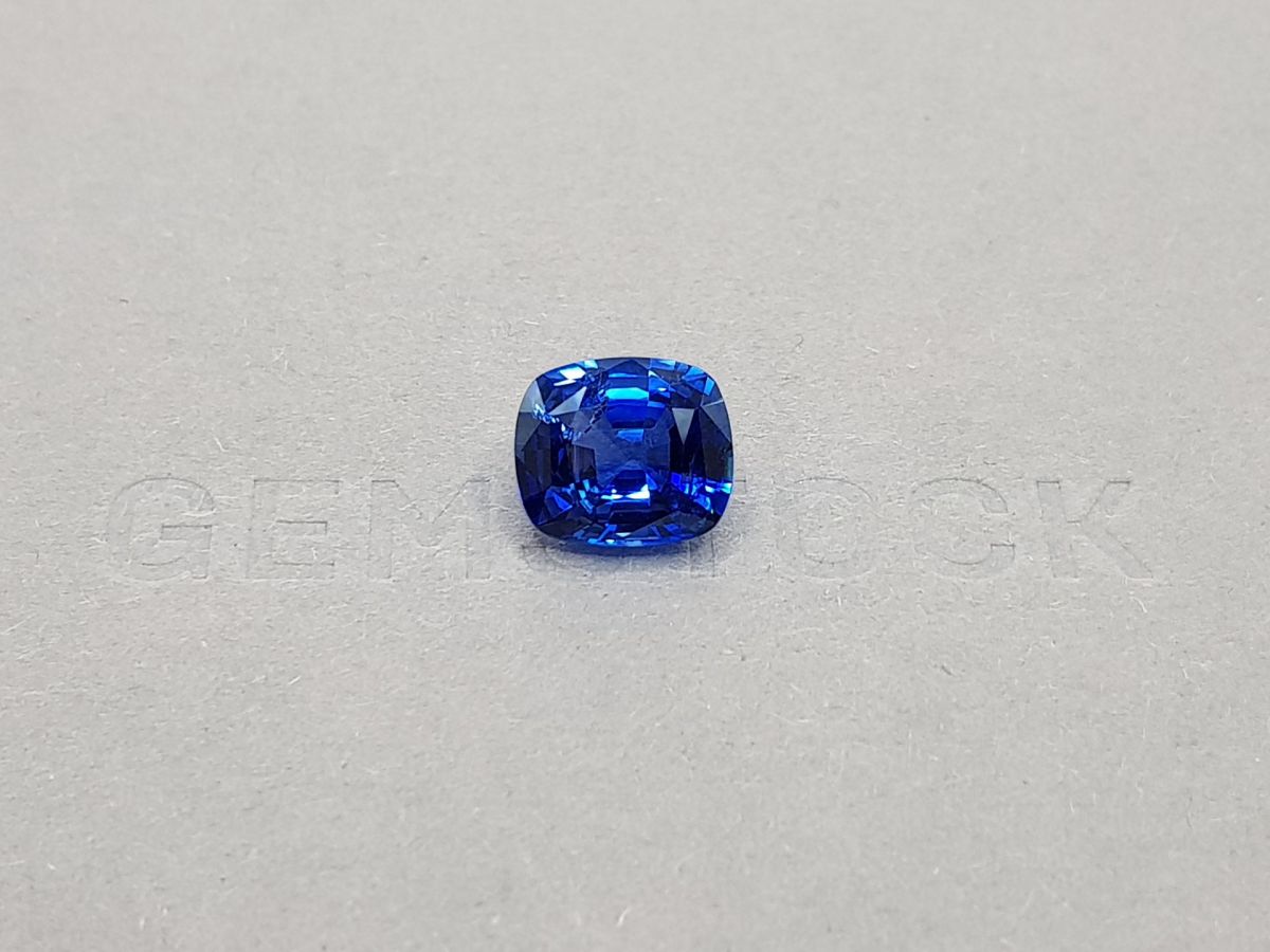 Яркий сапфир цвета "Cornflower" 4,56 карат, Шри-Ланка фото №1