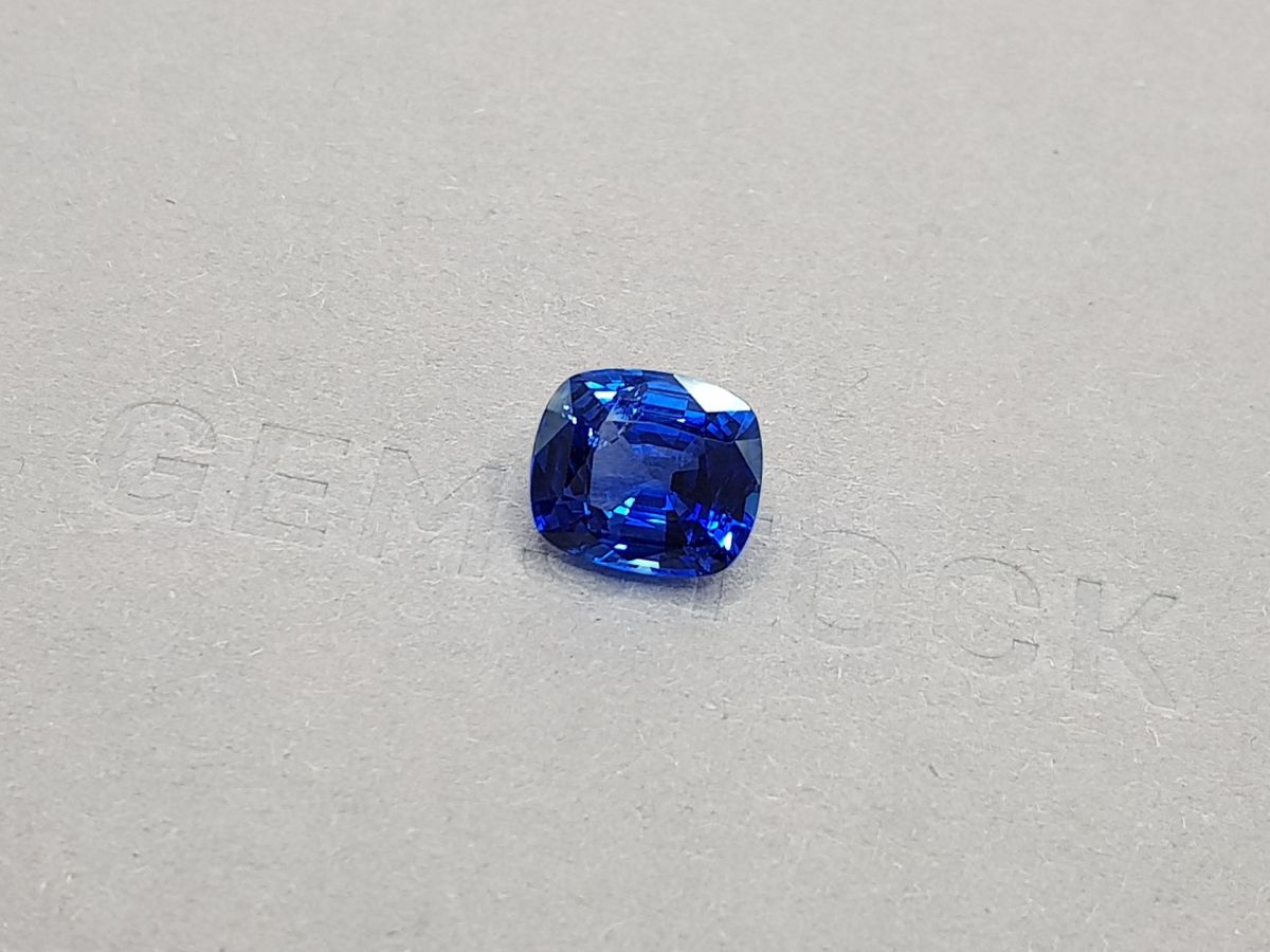 Яркий сапфир цвета "Cornflower" 4,56 карат, Шри-Ланка фото №3