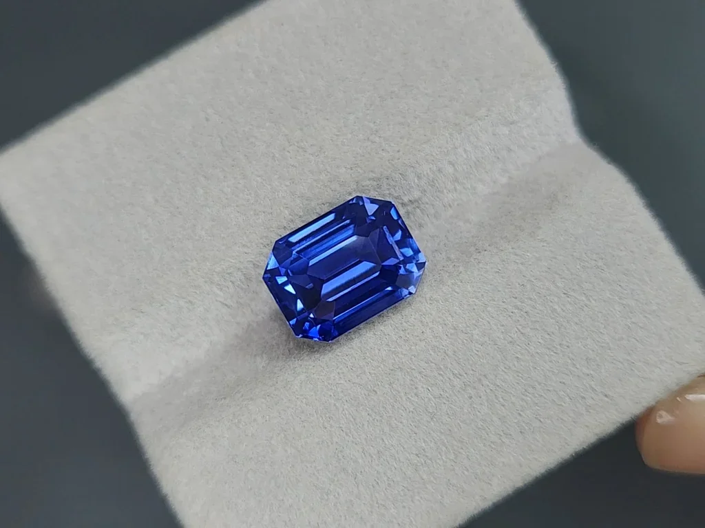 Негретый сапфир Royal Blue в огранке октагон 7,62 карат, Мадагаскар Изображение №4