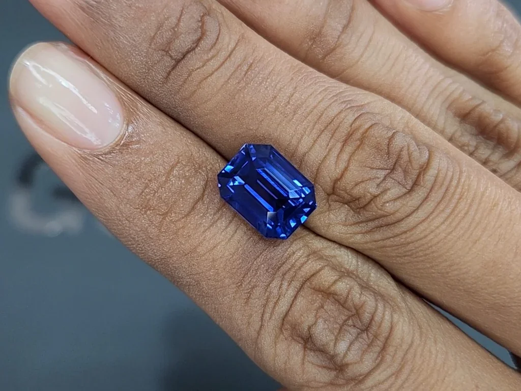 Негретый сапфир Royal Blue в огранке октагон 7,62 карат, Мадагаскар Изображение №2