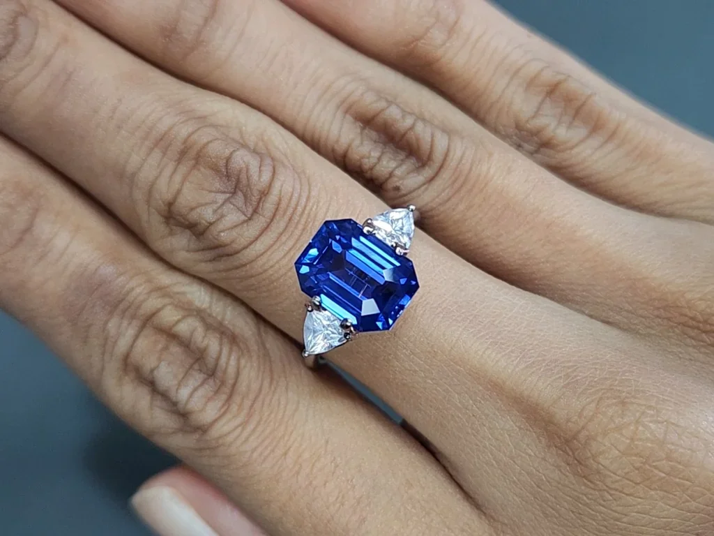 Негретый сапфир Royal Blue в огранке октагон 7,62 карат, Мадагаскар Изображение №5