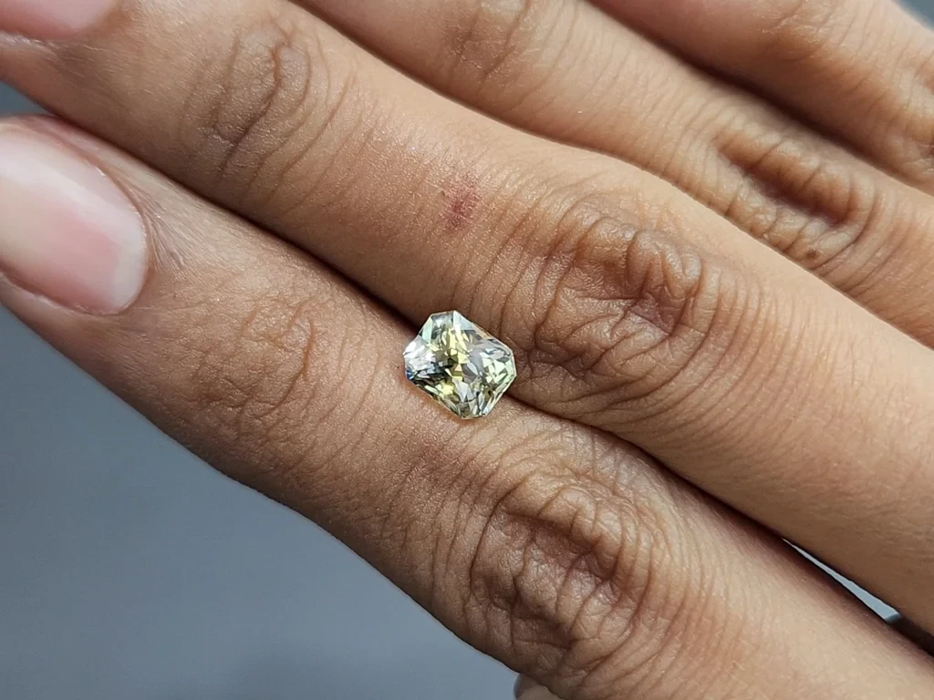 Негретый сапфир Bi-Color в огранке радиант 1,83 карат, Шри-Ланка Изображение №2