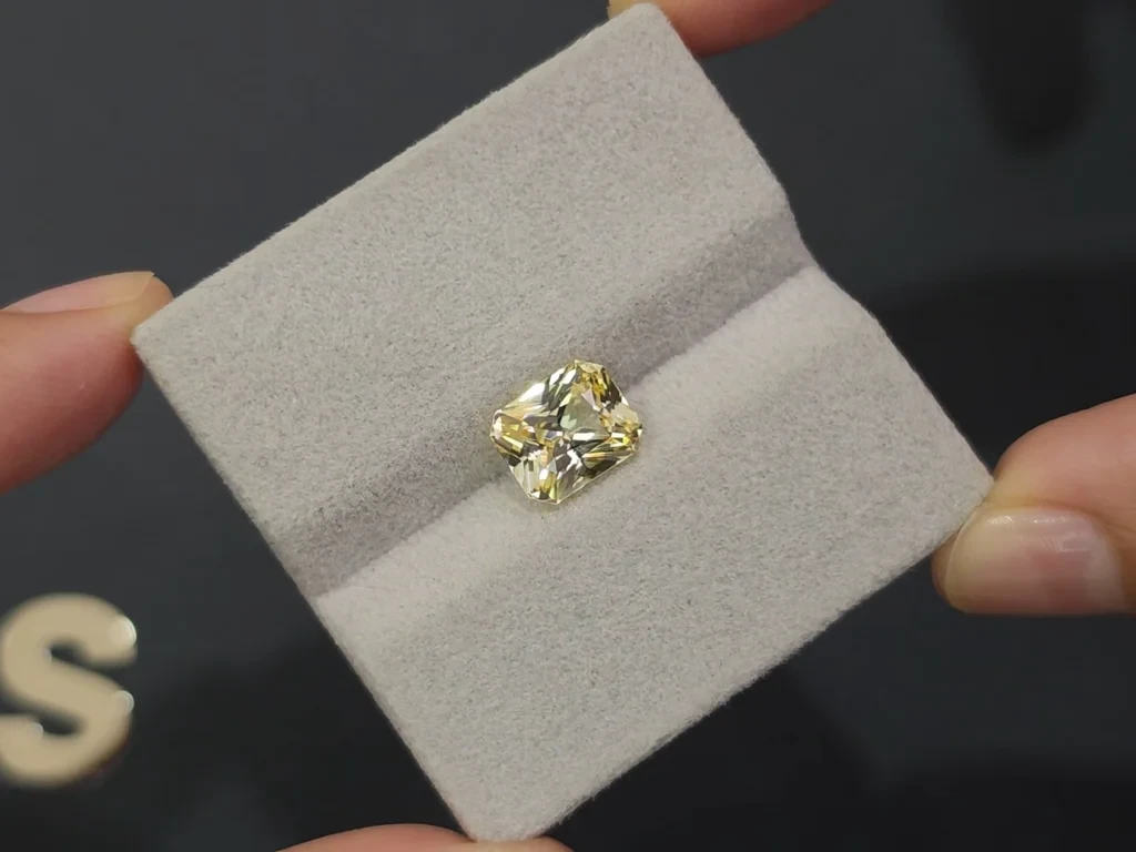 Негретый сапфир Pastel Yellow в огранке радиант 3,25 карат, Мадагаскар  Изображение №4