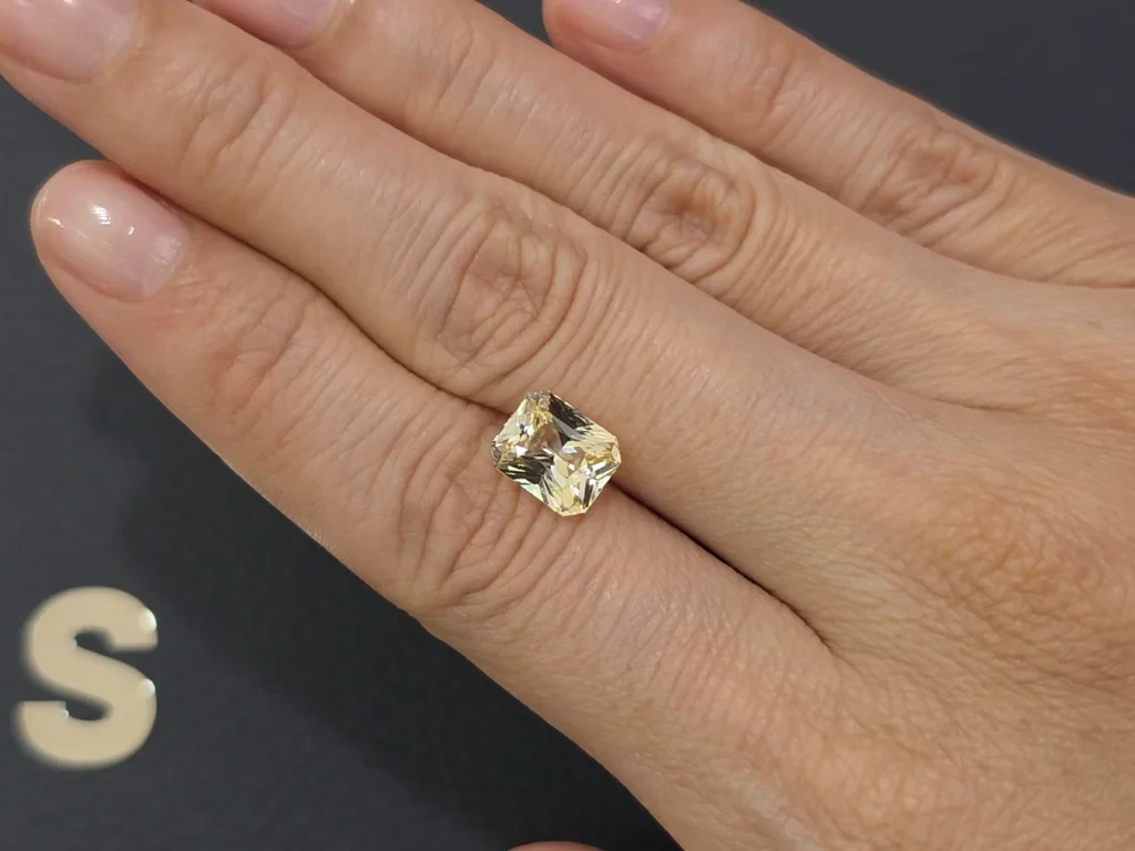 Негретый сапфир Pastel Yellow в огранке радиант 3,25 карат, Мадагаскар  Изображение №2