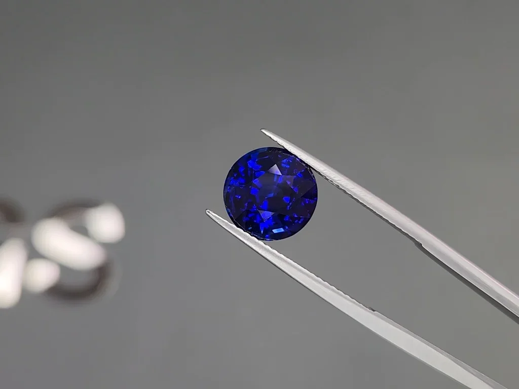 Синий сапфир цвета Royal Blue в огранке круг 6,03 карата, Шри-Ланка  Изображение №3